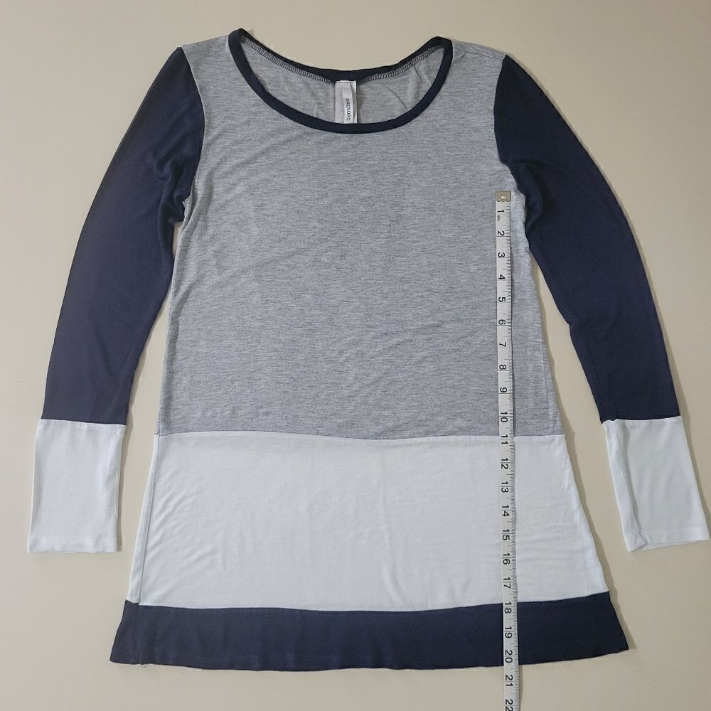 Brenda's Long Sleeve Colorblock Tunic Top - Picture 5 of 9